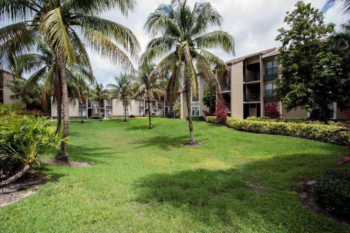 Boca Colony apartments in Boca Raton, FL
