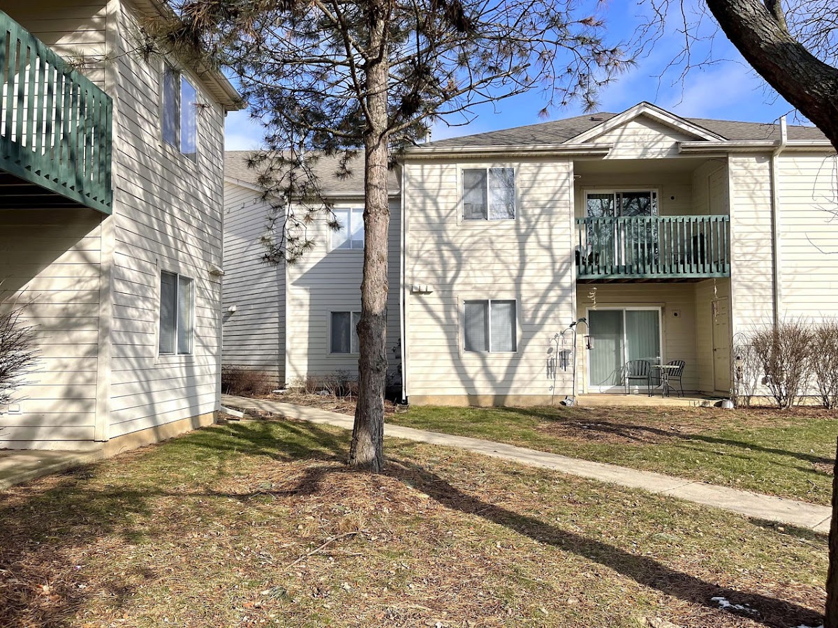 Fox Pointe apartments in Aurora, IL