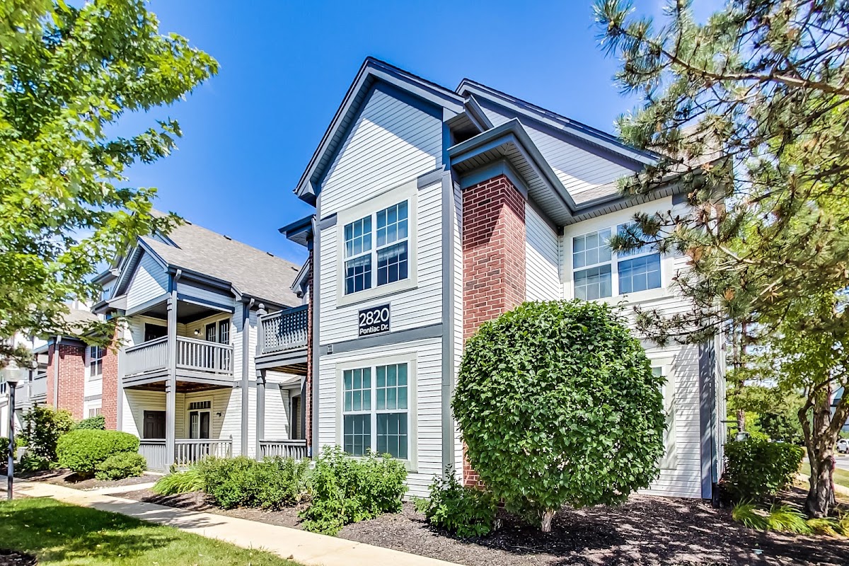 The Aventine at Oakhurst North Apartments apartments in Aurora, IL