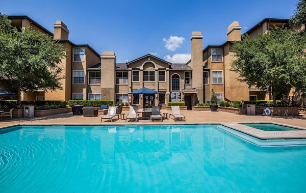 The Courts at Preston Oaks apartments in Dallas, TX