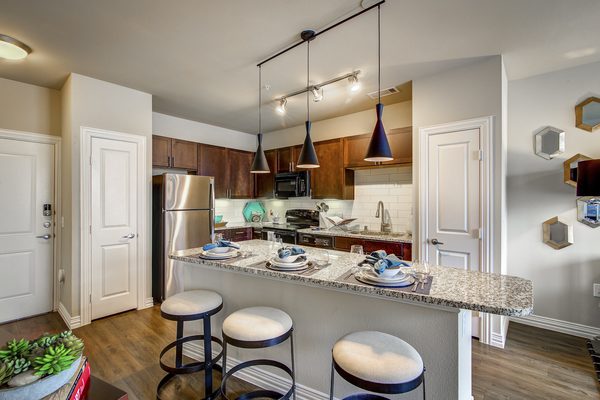 Keller Springs Crossing apartments in Carrollton, TX
