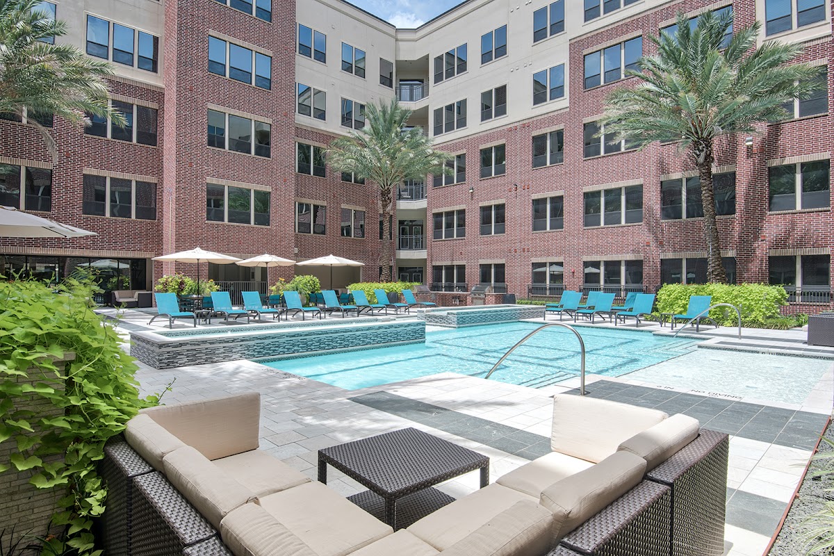 Midtown on the Rail apartments in Houston, TX