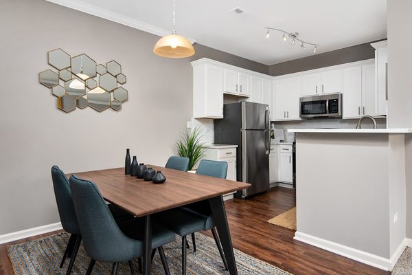 Thornberry Woods apartments in Naperville, IL