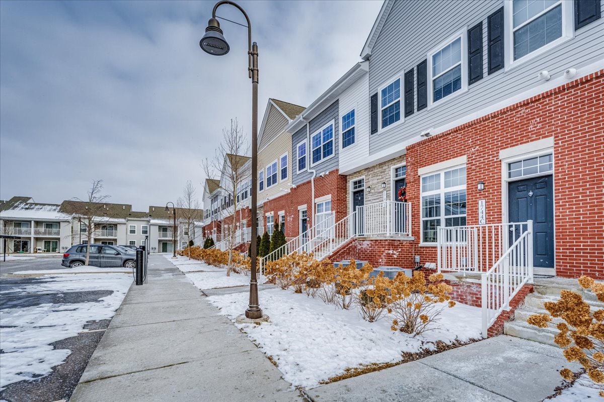 Midtown Pointe apartments in Royal Oak, MI