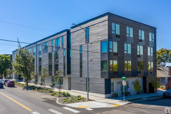 505 DEKUM apartments in Portland, OR