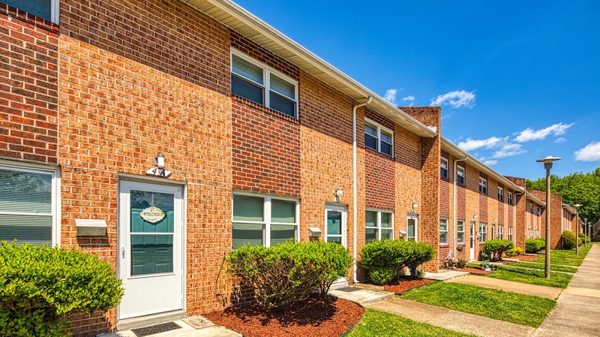 Sacramento Townhomes apartments in Hampton, VA