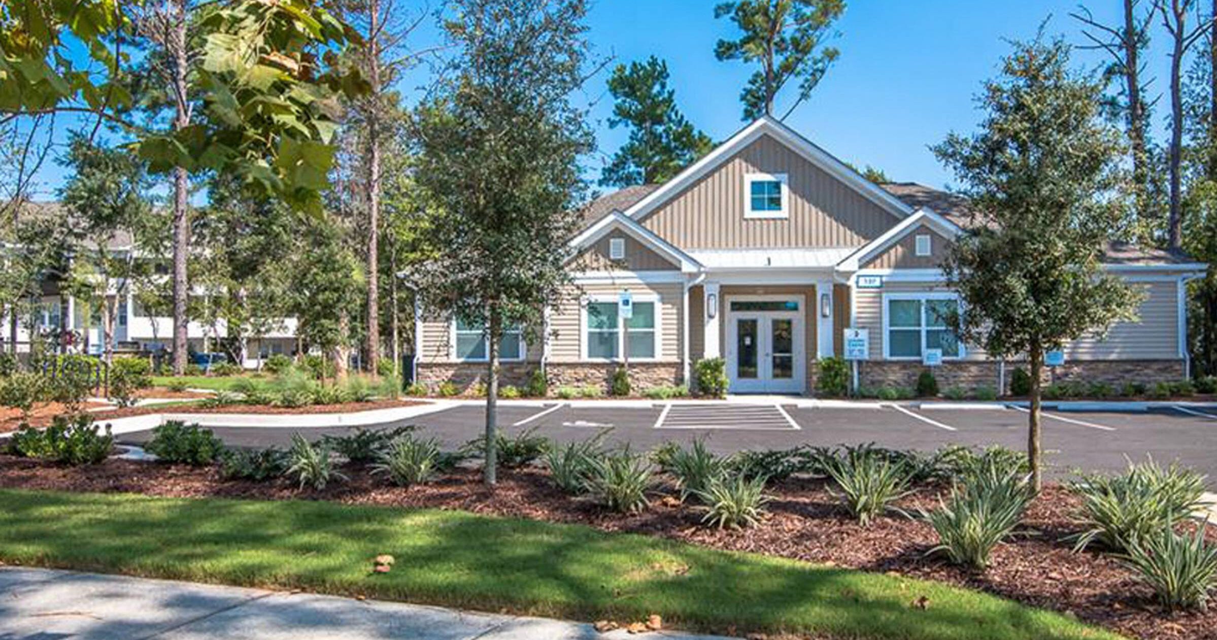 Hawthorne at New Centre apartments in Wilmington, NC
