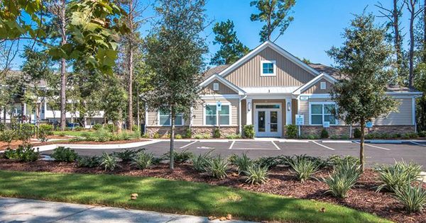 Hawthorne at New Centre apartments in Wilmington, NC