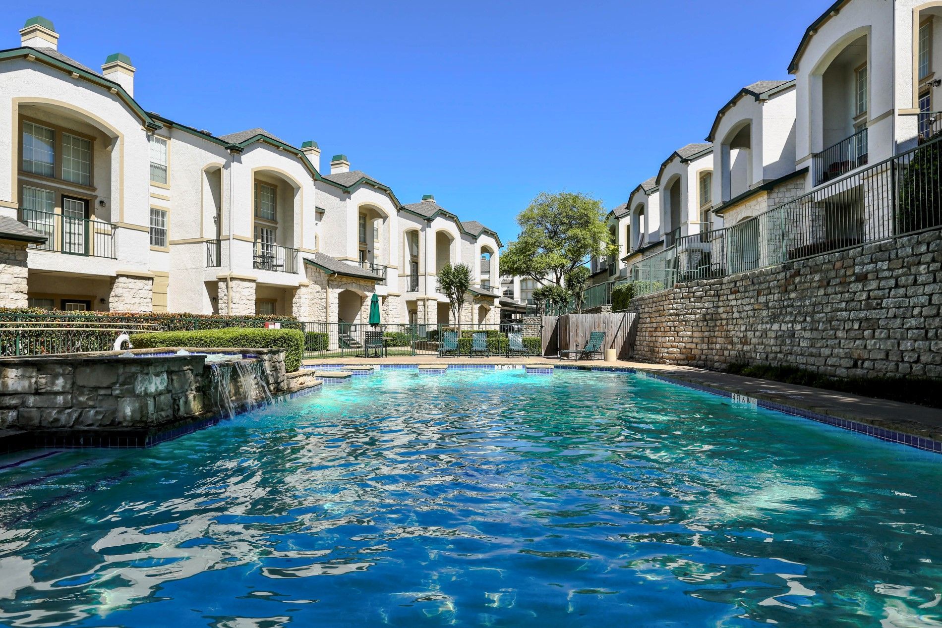 Vail Village Club Apartments apartments in Dallas, TX