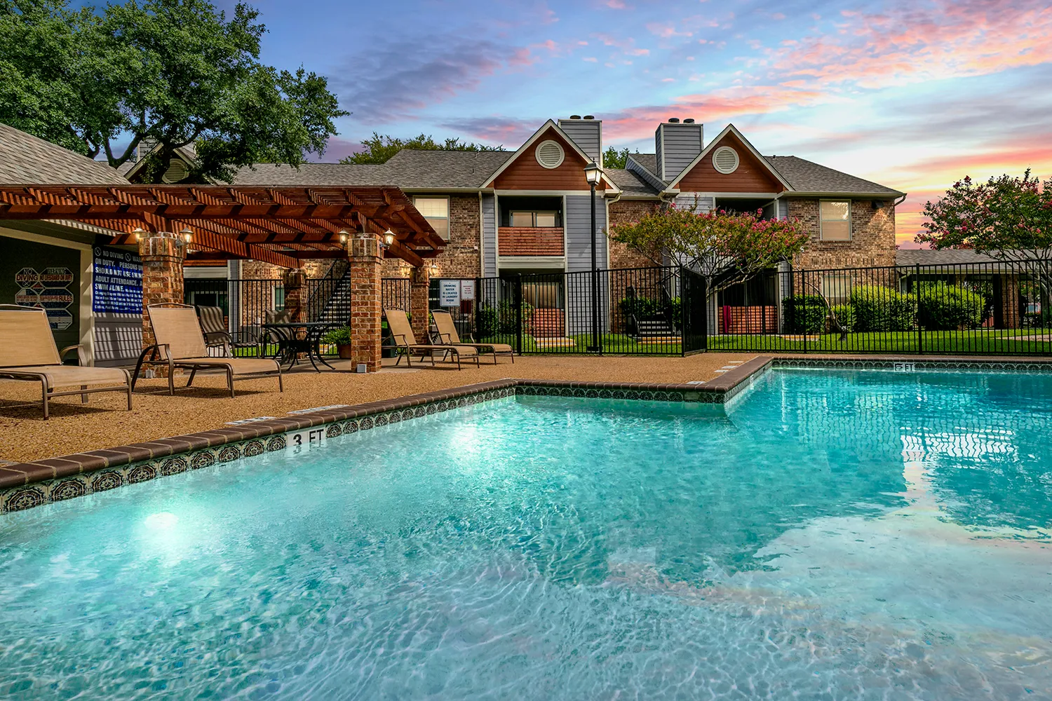 Hebron Oaks Apartments apartments in Addison, TX