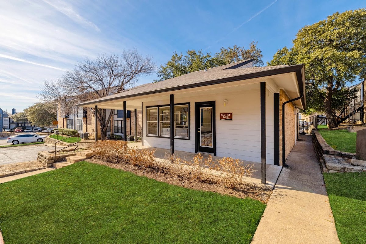 Bella Vista Apartments apartments in Carrollton, TX