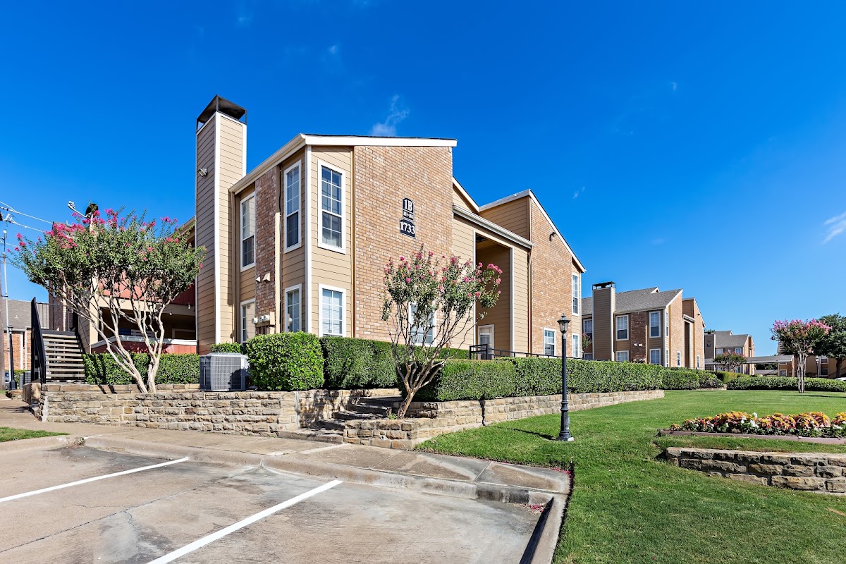 Galleria Townhomes apartments in Carrollton, TX