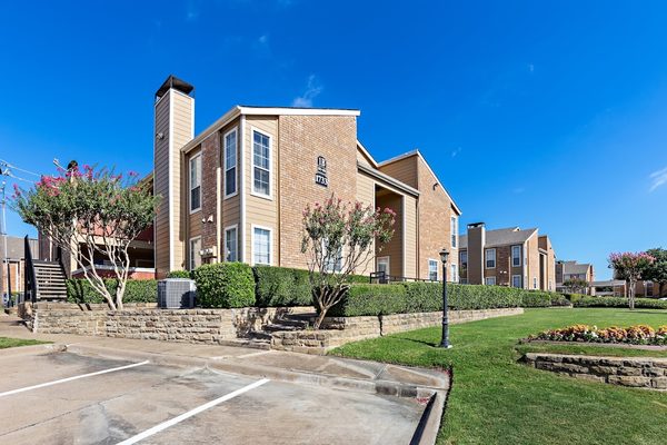 Galleria Townhomes apartments in Carrollton, TX