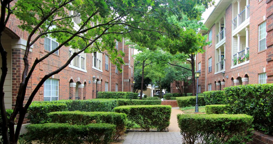 The Dorchester apartments in Dallas, TX