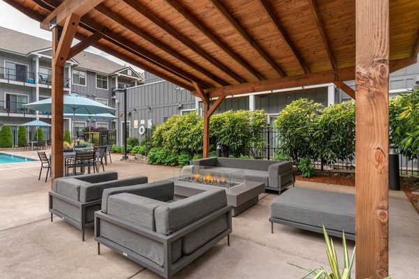 Chase Courtyard apartments in Eugene, OR