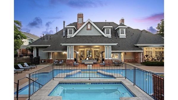 The Retreat at Fox Hollow apartments in Denver, CO