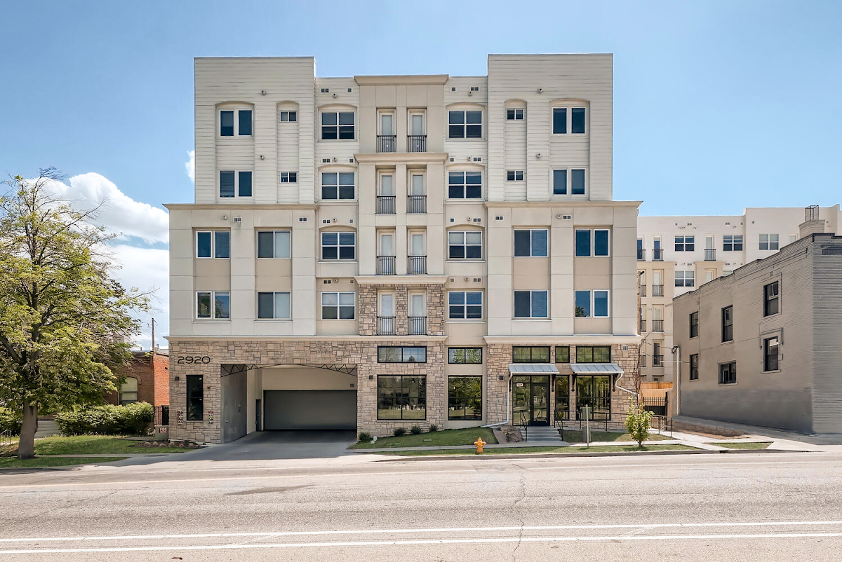 Alton Jefferson Park apartments in Denver, CO
