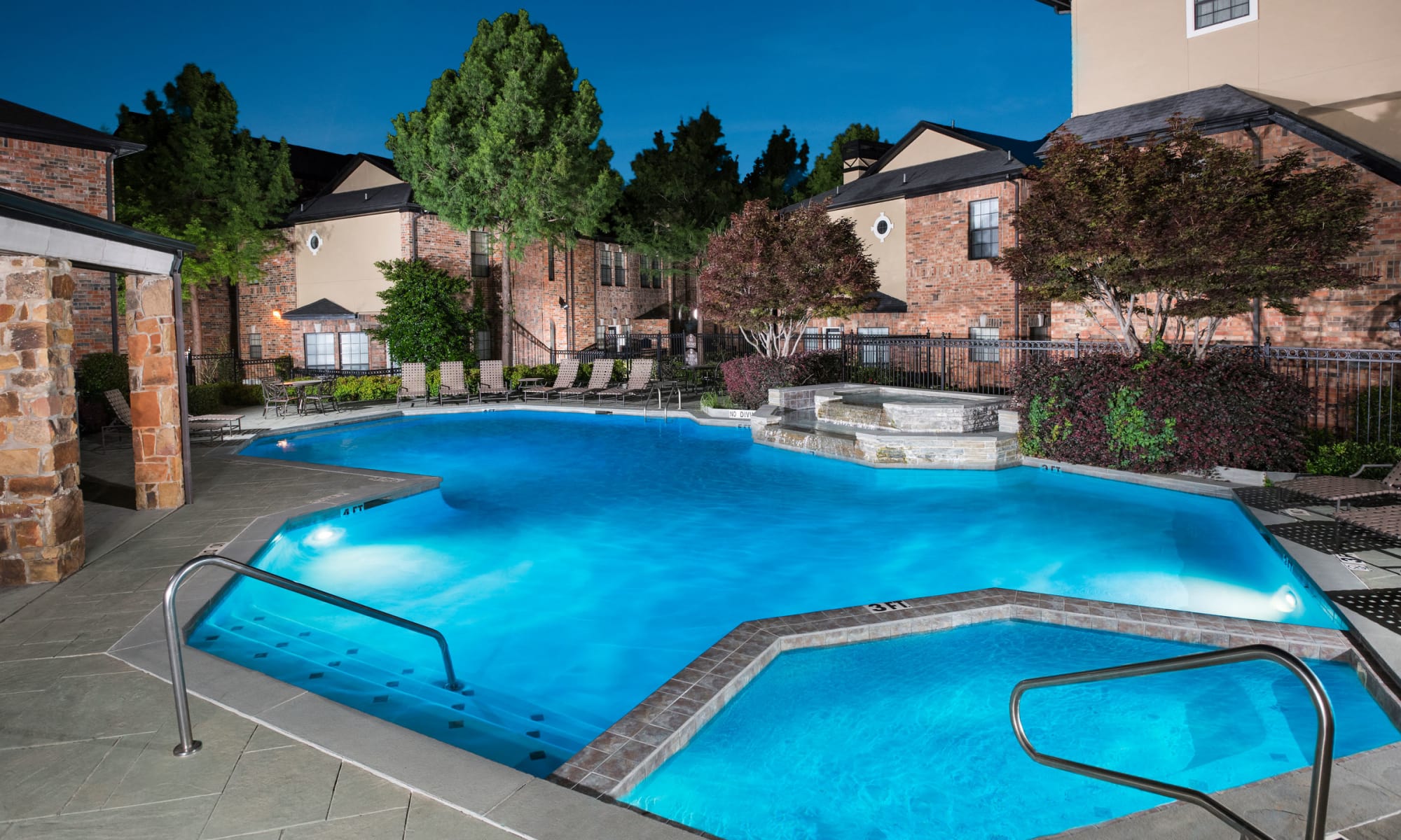 Villas at Parkside apartments in Farmers Branch, TX