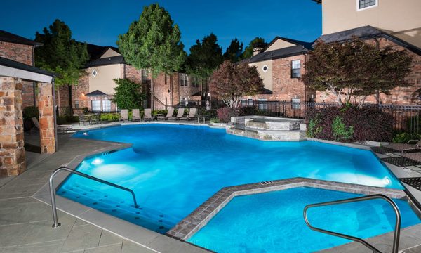 Villas at Parkside apartments in Farmers Branch, TX