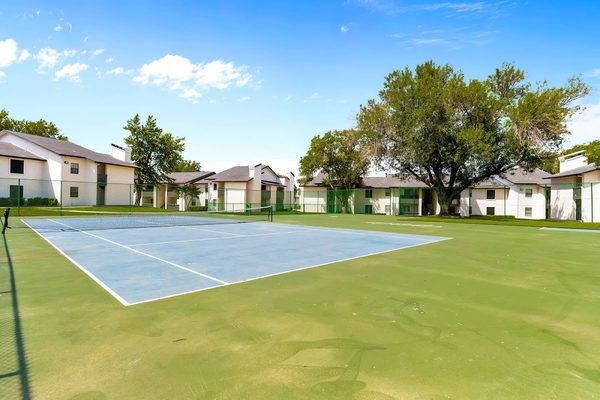 Tides on Timberglen apartments in Dallas, TX