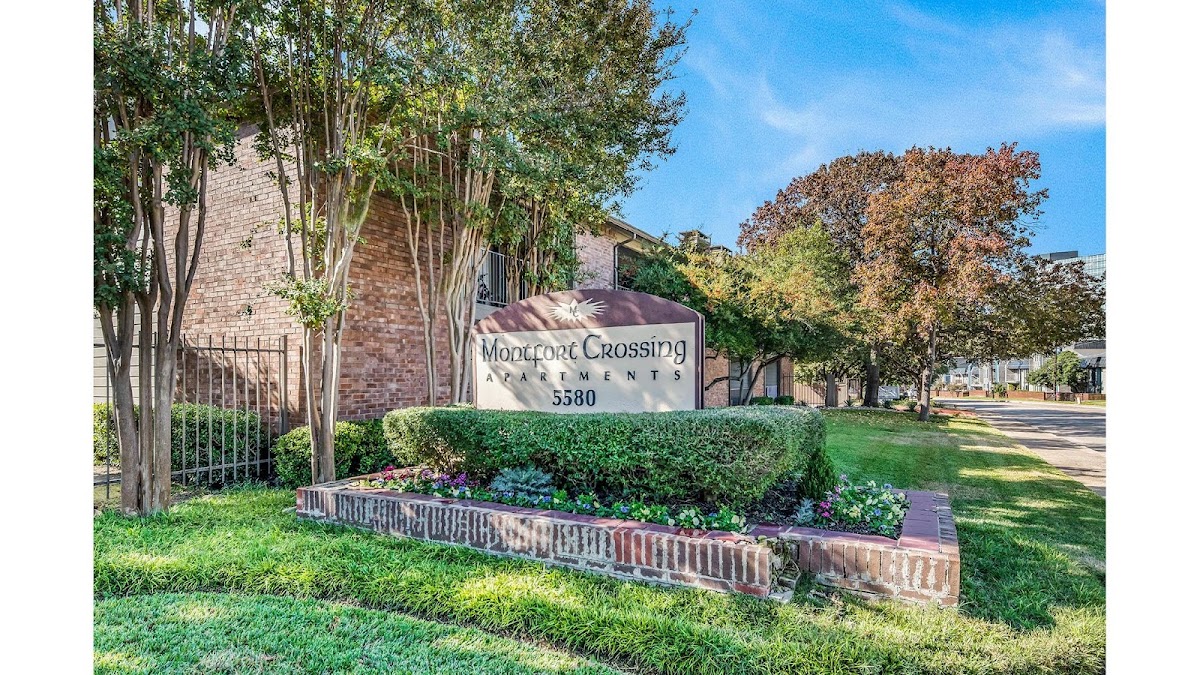 Montfort Crossing apartments in Dallas, TX