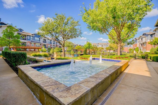 Windsor Mustang Park Apartments apartments in Carrollton, TX