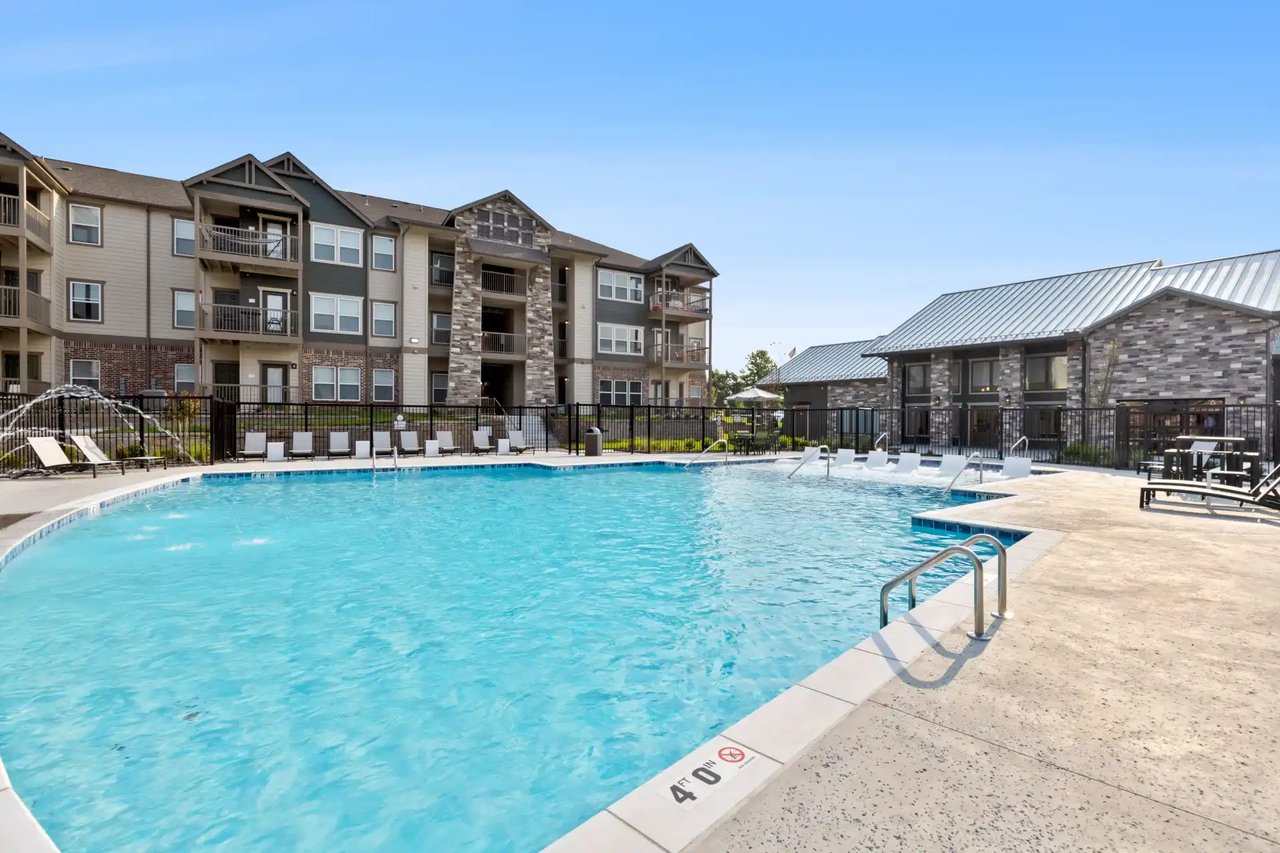 Adirondack apartments in Independence, MO