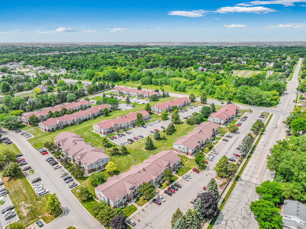 Wood Creek Apartments apartments in Kenosha, WI