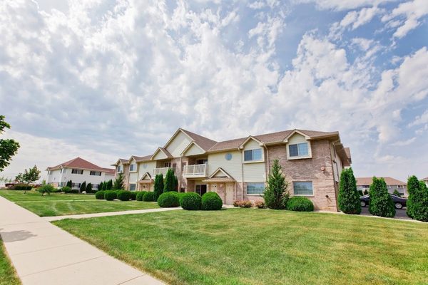 Regal Pointe apartments in Kenosha, WI