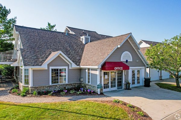 Avalon Cove Townhomes apartments in Rochester, MN