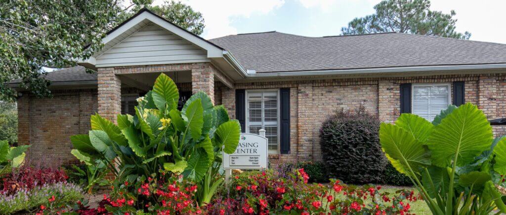 Yester Oaks apartments in Mobile, AL