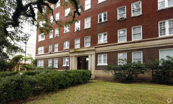St. Charles Apartments apartments in Mobile, AL