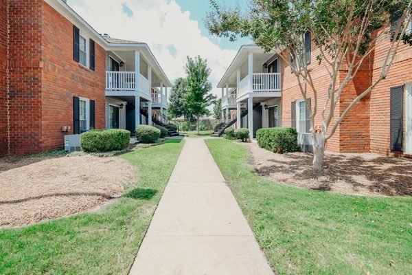 Halcyon Park apartments in Montgomery, AL
