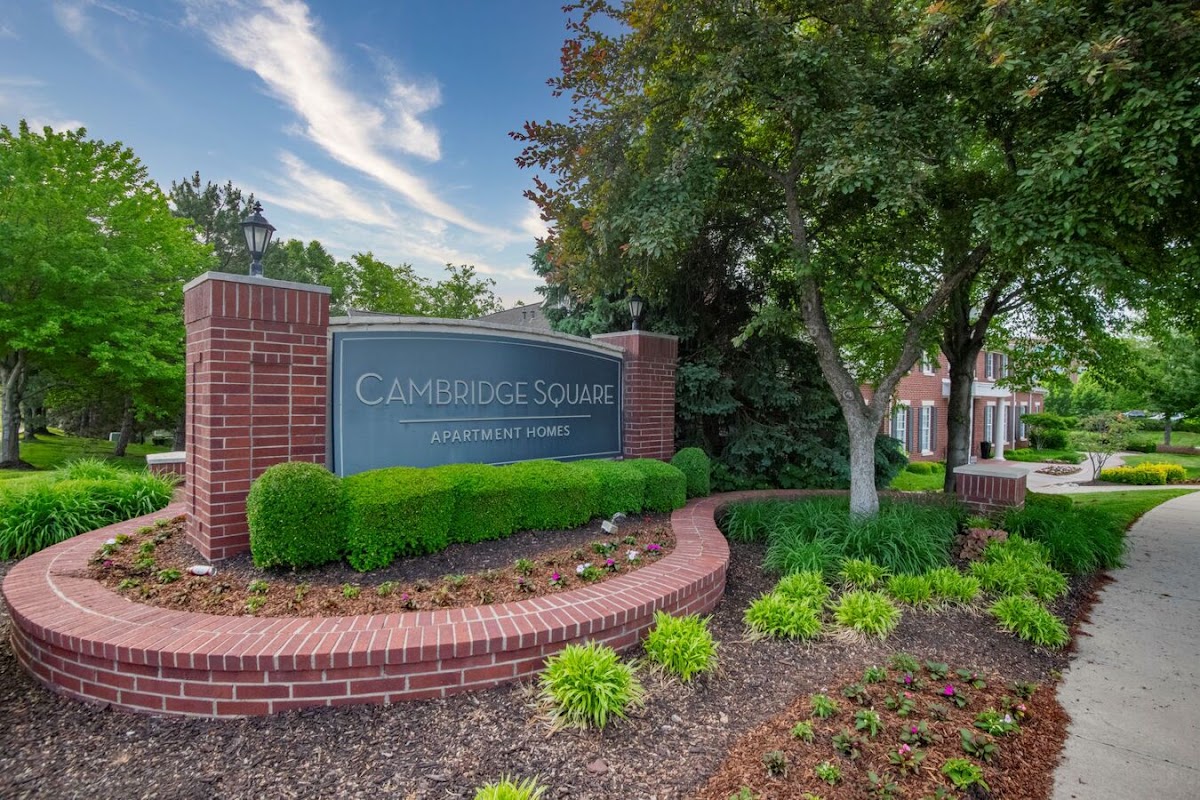 Cambridge Square apartments in Overland Park, KS