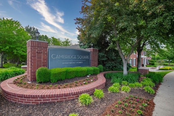Cambridge Square apartments in Overland Park, KS