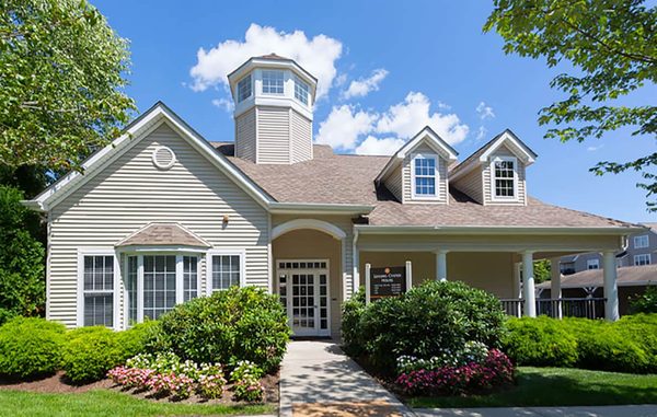 Grand Reserve Orange apartments in New Haven, CT