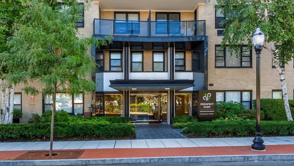203 Living apartments in Stamford, CT