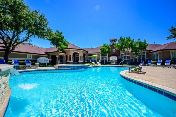 The View at Lakeside apartments in Lewisville, TX