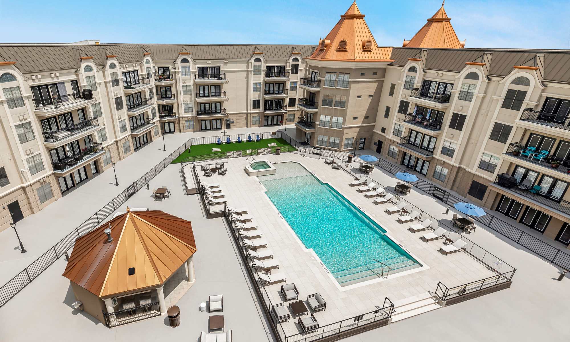 Chateau de Ville apartments in Farmers Branch, TX