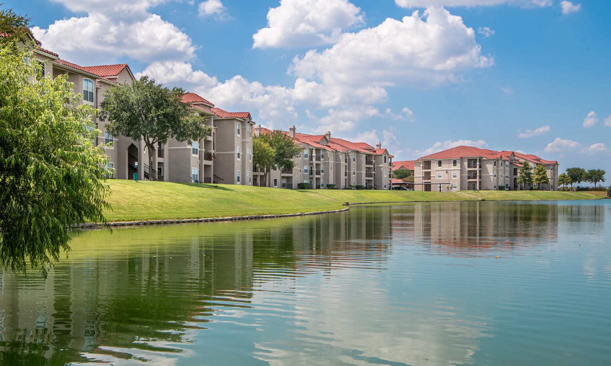 Crescent Cove at Lakepointe apartments in Lewisville, TX