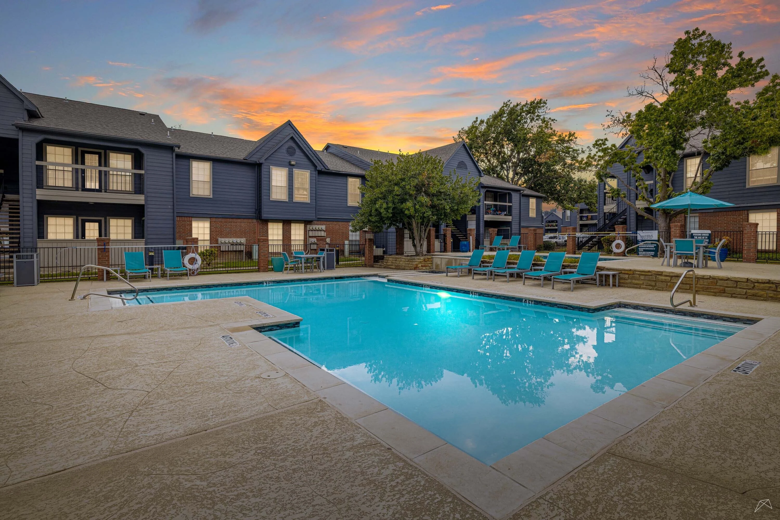 The Residence at North Dallas apartments in Dallas, TX