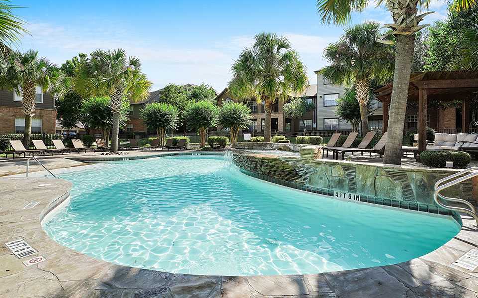 River Pointe apartments in Conroe, TX