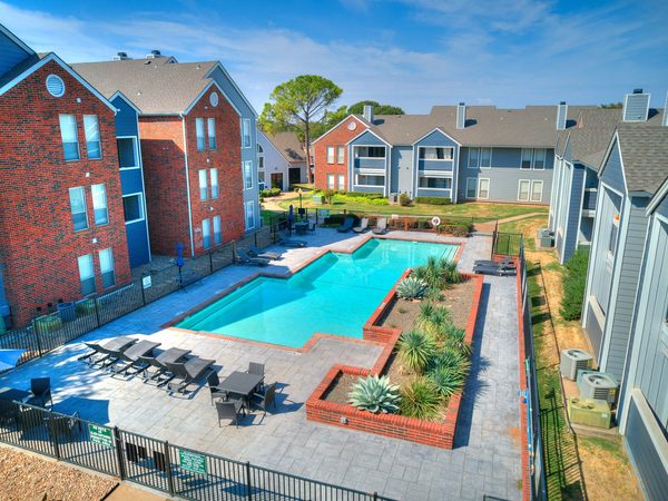 Hunter's Crossing apartments in Wichita Falls, TX