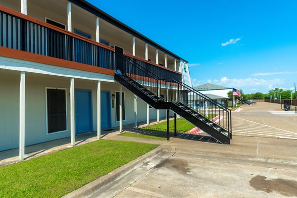 The Cove on 21st apartments in Waco, TX