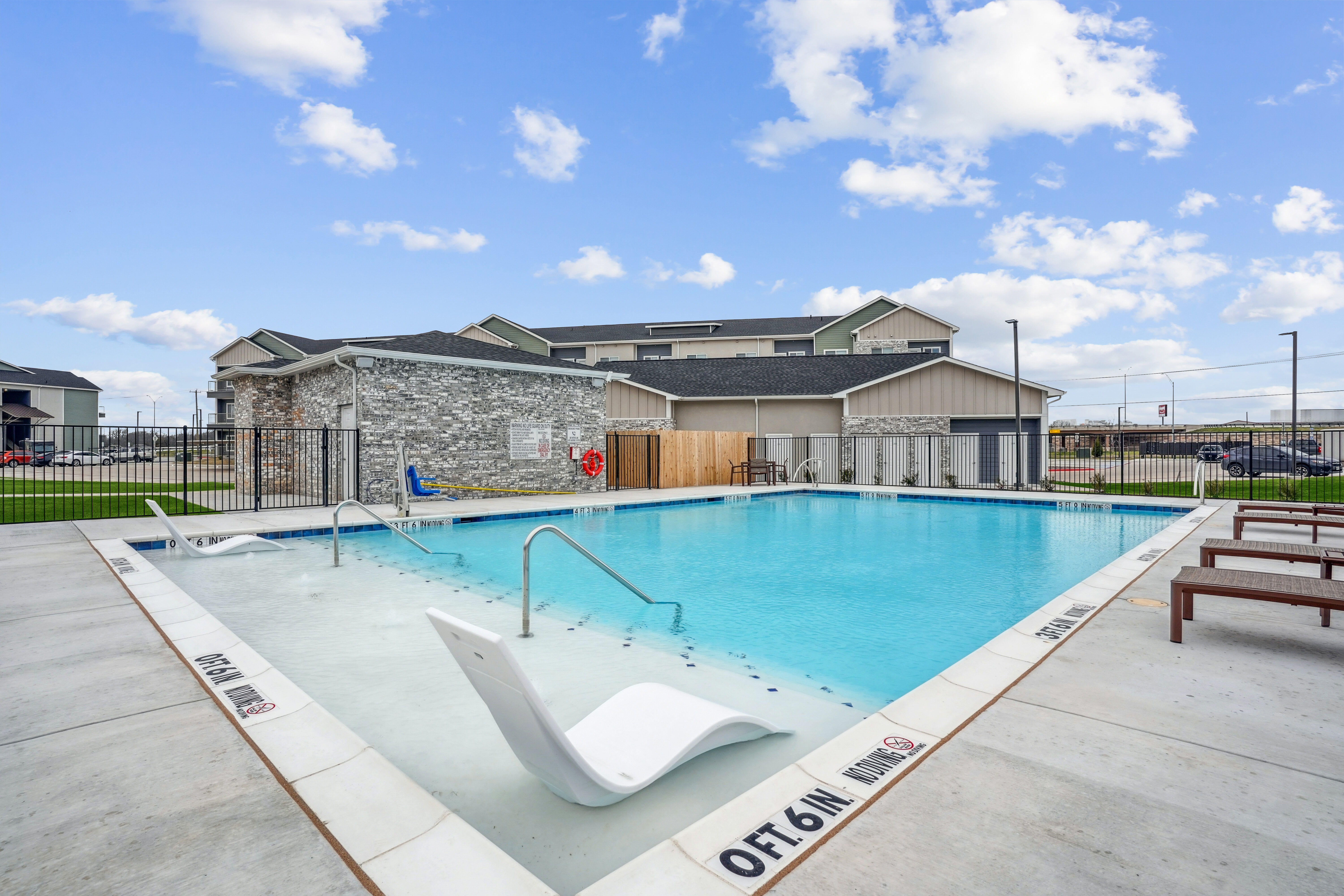 The Zoe apartments in Lacy Lakeview, TX