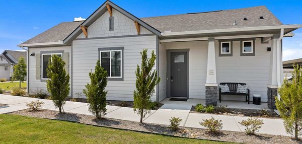 Avilla Lakeridge apartments in Mansfield, TX