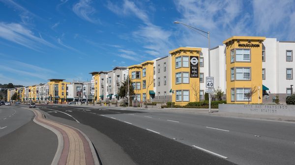 South City Station Apartments apartments in Daly City, CA