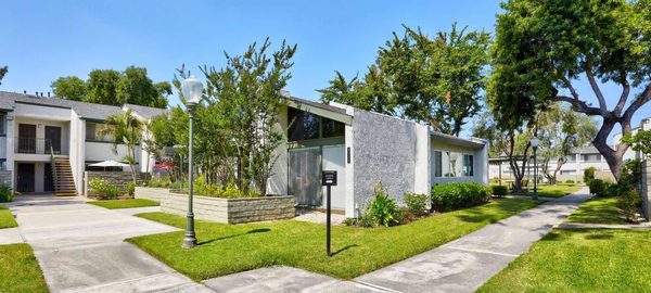 Placita Park apartments in Santa Fe Springs, CA