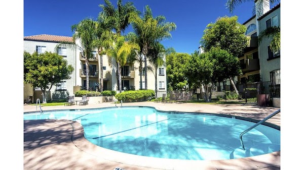Norwalk Metropointe apartments in Downey, CA