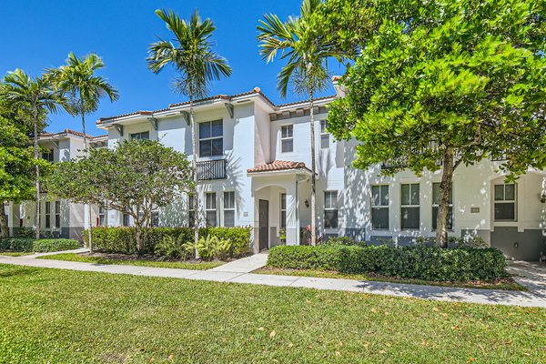 Solero at Plantation apartments in Sunrise, FL